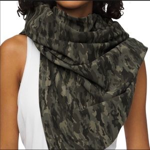 LULULEMON Vinyasa Evergreen Camo Scarf  - NWOT SZ OS